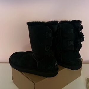 UGG black bow boots size 5.5 but fit like a women’s size 6